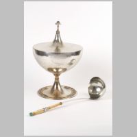 Ashbee, Covered soup tureen and ladle, photo Victoria and Albert Museum.jpg